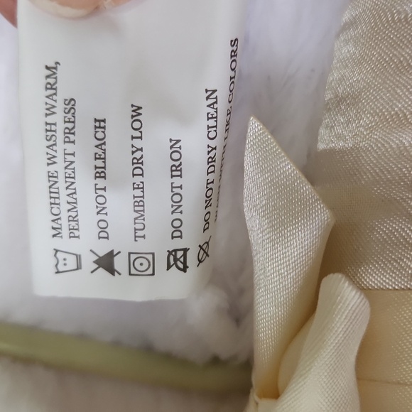 Bebe Cream and White Plush Robe - Picture 3 of 6